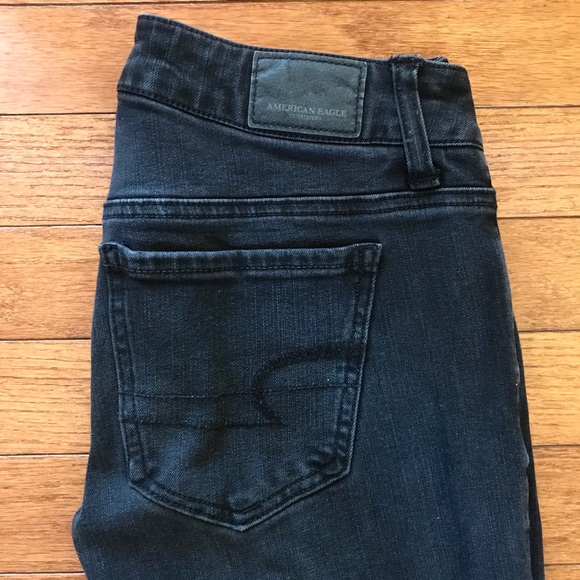 American Eagle Distressed Jeans/Jeggings LIKE NEW - Picture 2 of 4